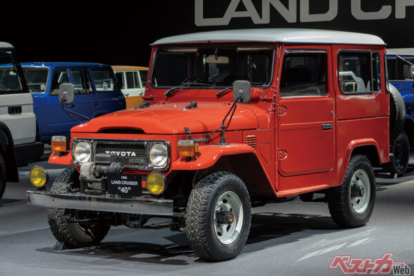 トヨタ ランドクルーザー（40系）。海外輸出を見込んで開発された「ヨンマル」は1960年に登場。ランクルの名を世界に知らしめた名車となり、1984年まで生産された