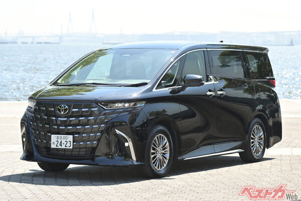 トヨタ アルファード（510万～1065万円）。室内の快適性において世界のVIPが称賛するキング・オブ・ミニバン