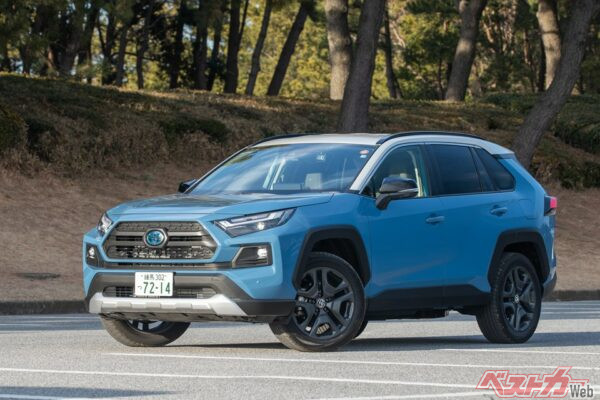 先代RAV4。写真はAdventure（ハイブリッド）