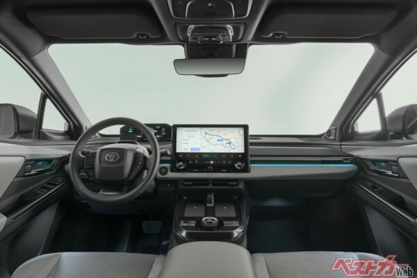 14インチ大型マルチメディアディスプレイや、アイランド型メーターディスプレイなど、最新のトヨタデザインが投入されたインテリア