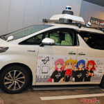 ええ、先代アルファードの車内がスゴい!!　ぼっち・ざ・ろっく！仕様の自動運転車が衝撃の姿すぎる