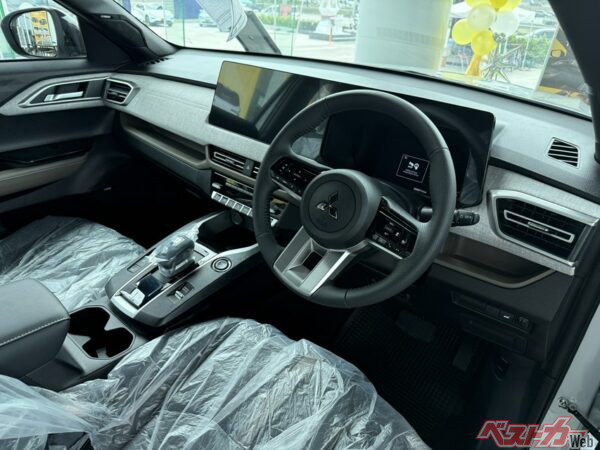 エクスフォースの運転席まわり
