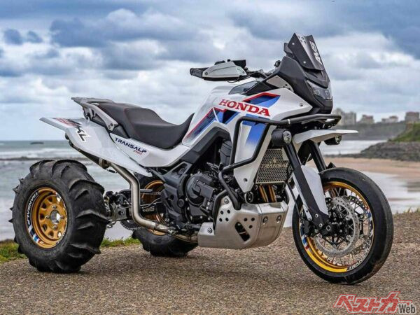 兄弟機がカスタムバトル！「BATTLE OF THE TWINS」欧州で開催！ CB750 HORNETとXL750 TRANSALPが「オンロード vs オフロード」で人気総選挙