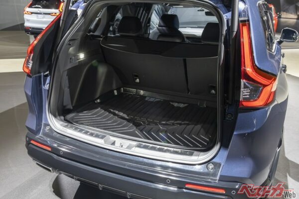このサイズのSUVとして3列目を用意するのではなく、荷室や後席の余裕に振ったCR-V