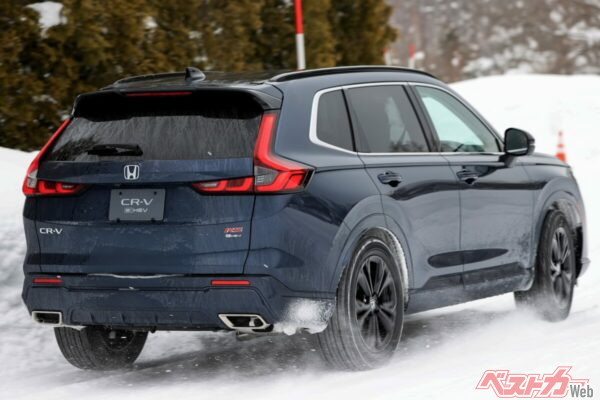 新型CR-Vは車中泊もいける？　クラストップ級荷室と広い後席で考える週末SUV