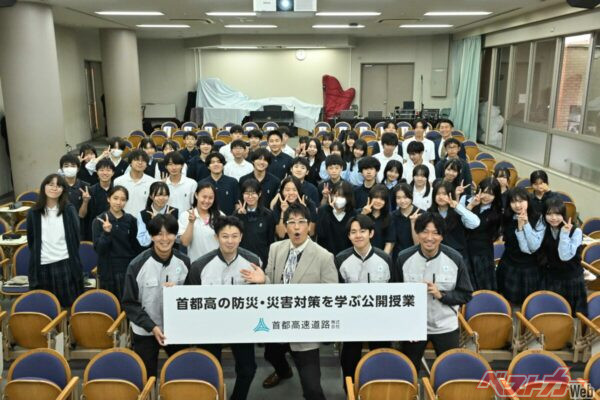 【黄バイも紹介】首都高が防災のための公開授業　山手トンネル火災遭遇の古坂大魔王さんとともに都内中学生が避難の心構えを学ぶ！
