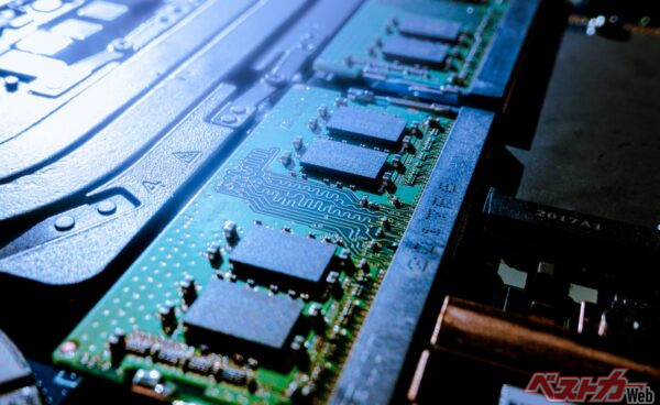 デンソーが、京都に本社を置く半導体メーカーであるロームの買収を画策している。半導体の内製化が狙いとみられている(tkyszk@AdobeStock)