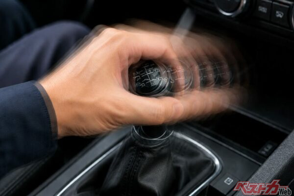 「MTのほうが運転はうまい」は本当か!?　MT乗りの「あるあるマウント」の真偽は？
