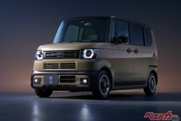 N-BOX JOY ブラックスタイル。グリルに施されたペルリナブラックの「HONDAエンブレム」に注目！