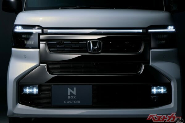 コワモテ路線へ回帰で顔つきが激変!!　ホンダ N-BOX改良モデル先行公開！　迫力のカスタム＆黒づくめの特別仕様車ブラックスタイルも降臨!!