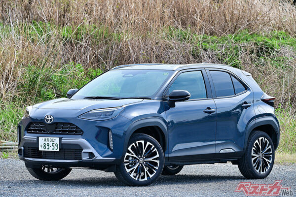 トヨタ ヤリスクロス ハイブリッド（代替案＝ホンダ WR-V）。もしかしたら室内の広さは予算3割減車のWR-Vの勝ちかも。合理性を追求するならアリでは？