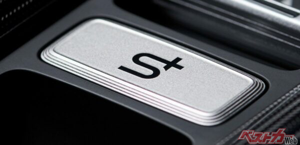 e:HEV RSのハイライトが、新制御技術の「Honda S+ Shift」。スイッチはセンターコンソールにあるドライブモードの下側にレイアウトされている