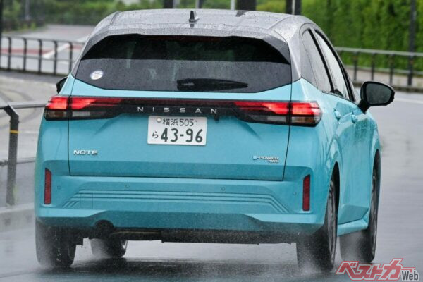 ノートの後席は本当に広い？　ヤリスやアクアと違う“家族で使える”コンパクト感