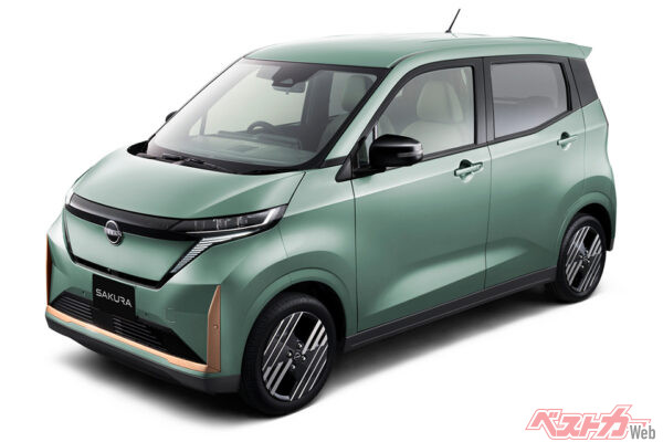 日産 サクラ（244万8600〜299万8600円）。先日マイナーチェンジしたばかり。ガソリン車にはない爽快な走りが魅力