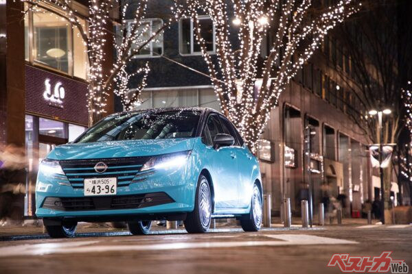 ノートは取り回しの良さはもちろん、安全装備・機能などの充実ぶりから街中に最適なコンパクトカーだ