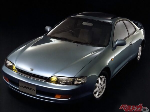 カレンは1994年にビスタ店専売車として登場した2ドアクーペで、セリカと基本構造を共有する兄弟車だった