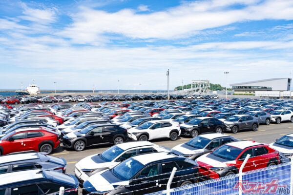 ランドクルーザー300などでは新車価格を超える中古車価格が形成され、転売目的の購入が増加した(あんみつ姫@Adobe Stock)