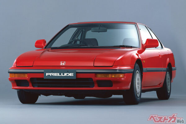 ホンダ プレリュード(3代目・1987年)。低全高フォルムと4WSの走りが話題に