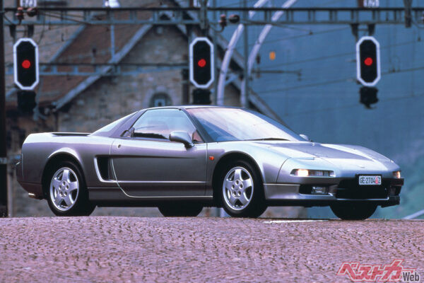 ホンダ NSX(初代・1990年)。オールアルミモノコックボディ採用は量産車世界初