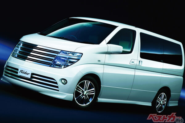 こんなミニバン見たことない!! 「ワル顔」メッキで唯一無二！ オーテックが育てた歴代日産「エルグランド」の軌跡