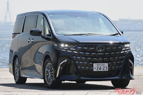 トヨタ アルファード（2026年3月の月販台数：6462台　価格：510万～1065万円）