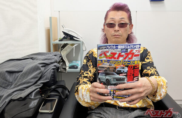 三菱自動車の株主総会で「名車復活は？」と質問した株主の中島裕さん（個人事業主／投資家）。リーゼントがばっちり決まっており、初対面時には正直「だ…大丈夫…かな…？」と思ったのですが、話を聞いたらめちゃくちゃ面白かったしすごく真っ当でした