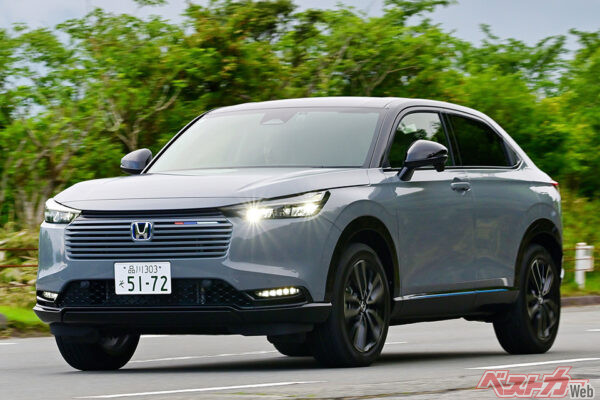 ホンダ ヴェゼル(2026年3月の月販台数:9519台 価格:275万8800~396万8800円)。扱いやすそうな見た目とは裏腹にライバルと比べて小回りが利かない