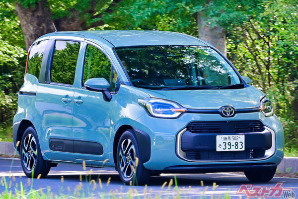 トヨタ シエンタ（2026年3月の月販台数：1万1680台　価格：207万7900～332万2000円）。3列目シートの質感がやや不満