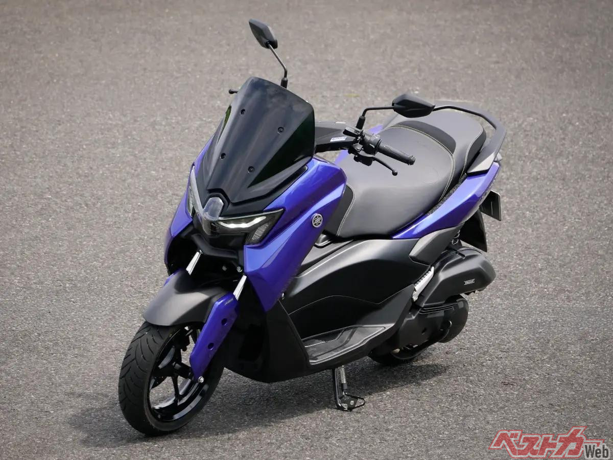 シフトダウン」機能を搭載したヤマハNMAX155。オールラウンドな扱い
