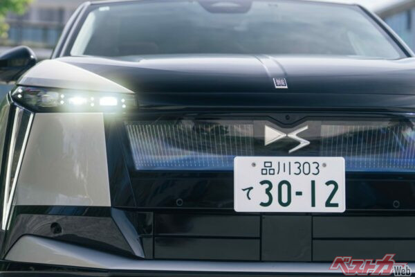 フランスから1000万円超のフラッグシップBEVが登場!!　DSオートモビル 新型N°8が満載するギミックに驚き！