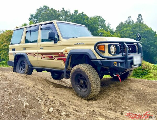 編集長のマイカーのランクル70にもフォージド匠を装着中。MCB、ビッグカントリーショックアブソーバーと足回りは4×4で固めているぞ