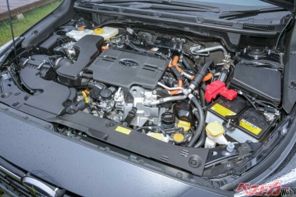 2.5L水平対向4気筒エンジンは160ps/21.3kgm、モーターは119.6ps/27.5kgmを発生する