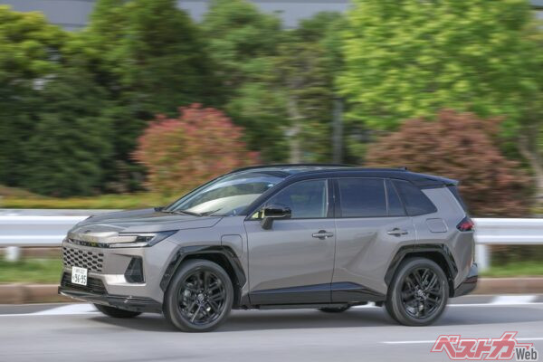 2026年2月に追加された新型RAV4のPHEV。こちらは高遮音性ガラスな模様