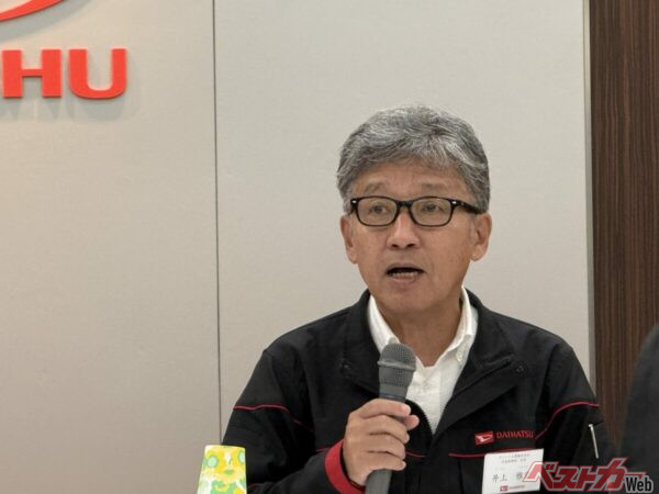 トヨタ自動車の中南米本部長を務め2024年3月からダイハツ工業の社長になった井上雅宏社長は「世界中の工場を見てきたが、ムダがなく、前後工程で会話をし、改善していくコンパクトなラインはほかになく驚いた」と率直な感想を述べた