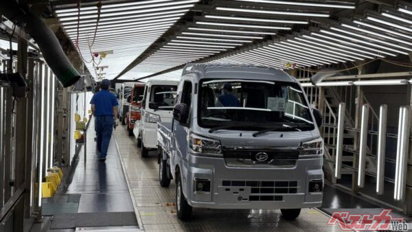 日本の軽自動車の4台に1台を生産する超効率マザー工場！　ダイハツ九州の大分工場だけができる多品種混流ラインと「SSC」の秘密に迫る