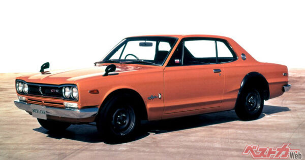 日産 スカイラインGT-R（1969年登場　PGC10＆KPGC10）。R380の2L直6 DOHCを量産用に再設計したS20型エンジンを搭載。レースでは通算52勝という大記録を達成