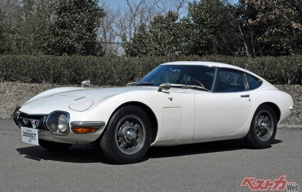 トヨタ 2000GT（1967年登場）。2L直6 DOHCエンジンをはじめ、4輪ダブルウィッシュボーンサスや4輪ディスクブレーキなど、最新技術を満載