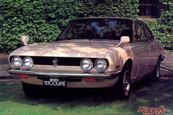 いすゞ 117クーペ（1968年登場）。イタリアのジウジアーロによる流麗なフォルムが特徴。エンジンは直4の1.6L、1.8Lを用意