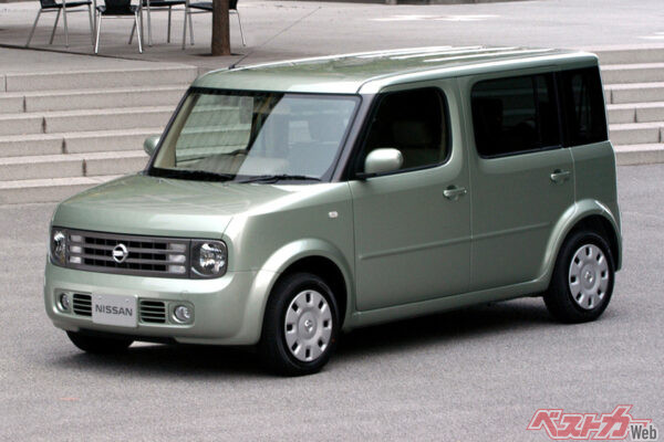 2000年代＆2010年代にデザインで存在感を見せたのは2代目日産 キューブ。和のテイストを取り入れて成功をおさめた
