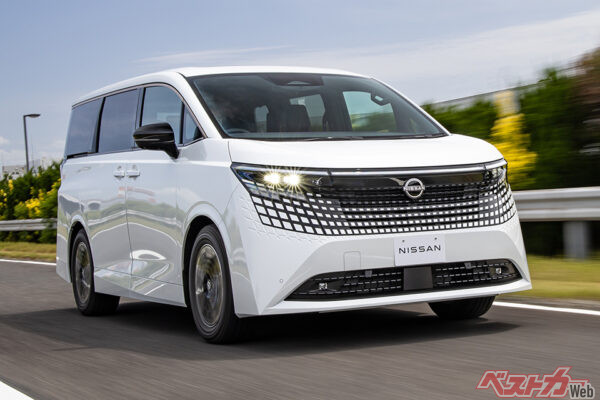 新型日産 エルグランド（e-4ORCE＆E2Eプロパイロット）。旗艦ミニバンとして失敗は許されない新型エルグランド。日産が今持ちうる最上・最先端を詰め込んだ、復権に挑むモデルだ