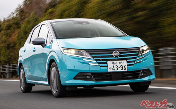 日産 ノート。価格帯：232万8700～272万4700円。最廉価グレード＝X 232万8700円。2023年のマイナーチェンジで顔が変わり、現在も堅調に売れている