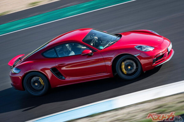 最高出力400psの4L水平対向6気筒NAを積むポルシェ 718ケイマンGTS4.0。中古車相場は1100万円前後