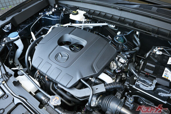 2.5L・NAエンジンとマイルドハイブリッドを組み合わせたパワーユニットを搭載。減速時エネルギーの回生は行うが、動力アシストは行わないシステムだ