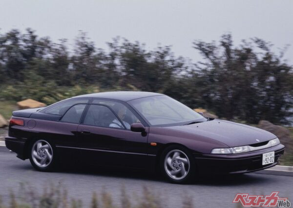 スバル アルシオーネSVX(1991年登場)。ジウジアーロによる先進デザイン、新開発の3.3L水平対向6気筒エンジンを採用