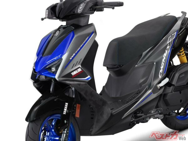 【新車】ヤマハ「CYGNUS X SPECIAL EDITION」発売！YZF-R1Mの世界観を纏った800台限定モデル
