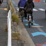 クルマのドライバー目線で見るとあまりにも理不尽!?　自転車を避けようとして黄色いセンターラインを越えたら即切符を切られるのか？
