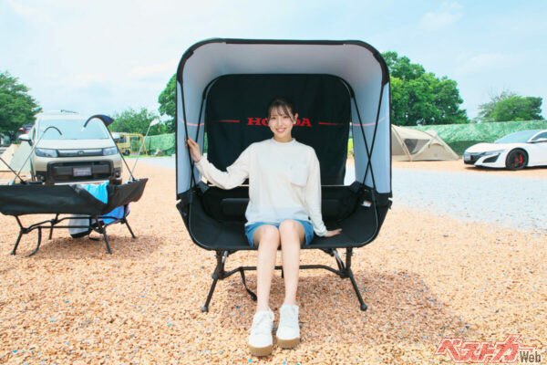 ホンダが開発した「タープチェア」。今夏発売だそうです。キャンプ場や海岸などで利用。オシャレ