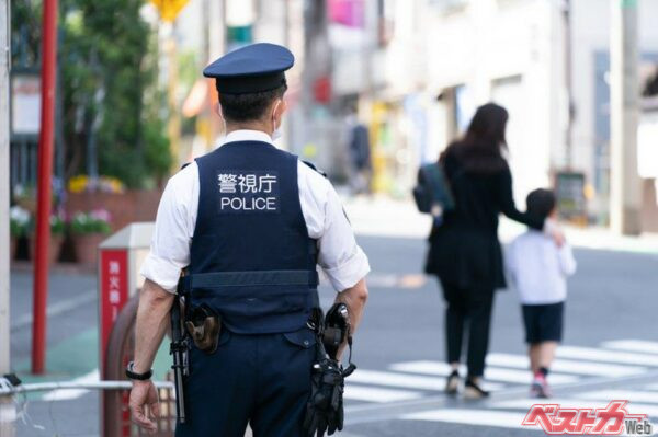 横断歩道を渡ろうとしている人にどうぞと譲られたが切符を切られた！　いったいドライバーはどうすればいいのか？