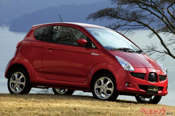 スバル R1（2005～2010年）。当時スバルに在籍していたA.ザパティナス氏がデザイン。リアの居住性を犠牲にしてもデザインを優先。ライン、面構成とも美しすぎる
