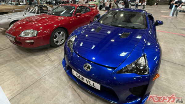 <br>どちらも輸出用となるスープラ（左）とLFA（右）。ほぼ完調に近い状態で走るというから素晴らしい